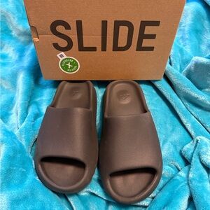 Adidas Yeezy Slide in Onyx